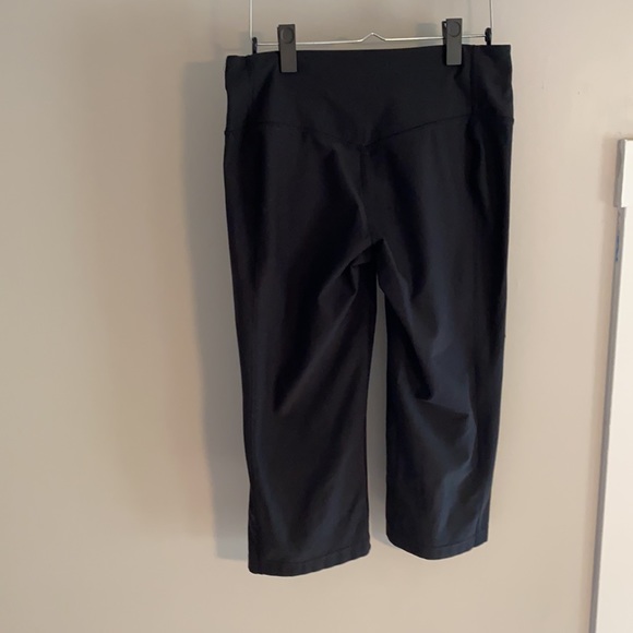 Nike Dri-Fit capri pants - Picture 2 of 3